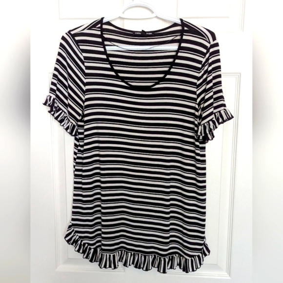 🔷Cable & Gauge Women's (Medium)Top/Tshirt With Ruffled Sleeves & Bottom Hem - Picture 1 of 12